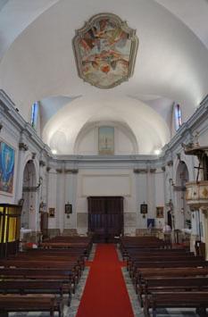 Chiesa di San Leonardo - Interno, vista altare