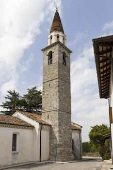 Chiesa dei Santi Vito, Modesto e Crescenza Martiri - Esterno, torre campanaria